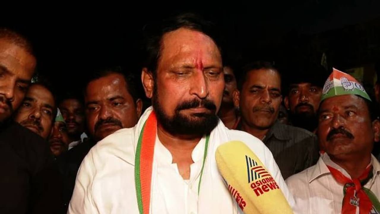 ಧಾನ, ಧರ್ಮ ಮಾಡಿ ಸತ್ಕಾರ್ಯಗಳಲ್ಲಿ ತೊಡಗಬೇಕು: ಶಾಸಕ ಲಕ್ಷ್ಮಣ ಸವದಿ ಧಾನ, ಧರ್ಮ ಮಾಡಿ ಸತ್ಕಾರ್ಯಗಳಲ್ಲಿ ತೊಡಗಬೇಕು: ಶಾಸಕ ಲಕ್ಷ್ಮಣ ಸವದಿ