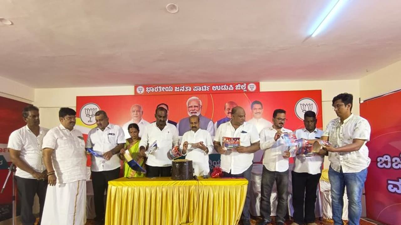 Udupi: ಥೀಮ್ ಪಾರ್ಕ್, ಫುಡ್ ಝೋನ್, ಮತ್ಸ್ಯ ಕ್ಯಾಂಟೀನ್: ಪ್ರಣಾಳಿಕೆ ಬಿಡುಗಡೆ ಮಾಡಿದ ಯಶ್ಪಾಲ್ Udupi: ಥೀಮ್ ಪಾರ್ಕ್, ಫುಡ್ ಝೋನ್, ಮತ್ಸ್ಯ ಕ್ಯಾಂಟೀನ್: ಪ್ರಣಾಳಿಕೆ ಬಿಡುಗಡೆ ಮಾಡಿದ ಯಶ್ಪಾಲ್