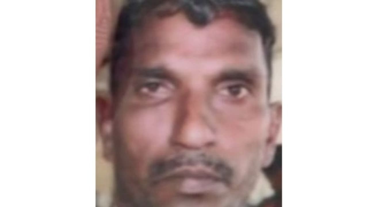 ആറ് മാസം മുമ്പ് പുതിയ വിസയിലെത്തിയ പ്രവാസി തൂങ്ങി മരിച്ച നിലയില് ആറ് മാസം മുമ്പ് പുതിയ വിസയിലെത്തിയ പ്രവാസി തൂങ്ങി മരിച്ച നിലയില്