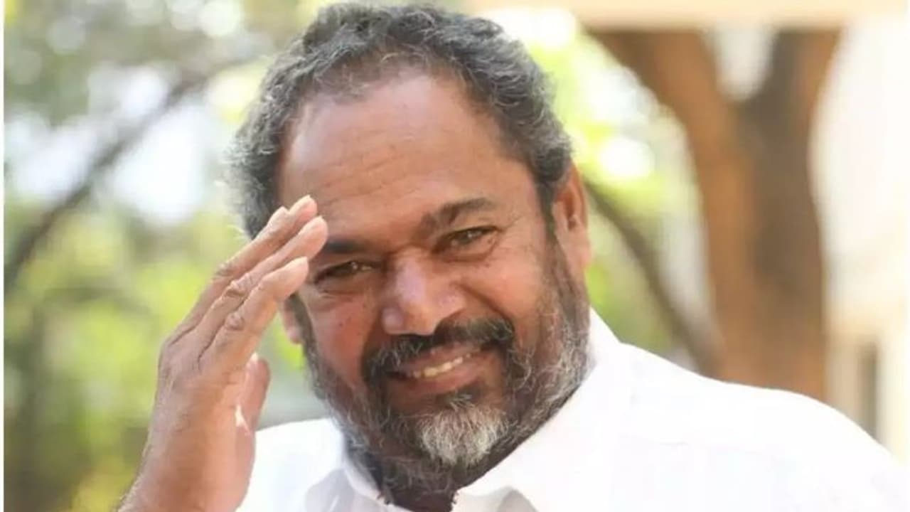 బలగం చిత్రాన్ని ఆస్కార్స్ కి పంపాలి.. దర్శకుడు వేణుకి శిరసు వంచి నమస్కరిస్తున్నా: ఆర్ నారాయణమూర్తి బలగం చిత్రాన్ని ఆస్కార్స్ కి పంపాలి.. దర్శకుడు వేణుకి శిరసు వంచి నమస్కరిస్తున్నా: ఆర్ నారాయణమూర్తి