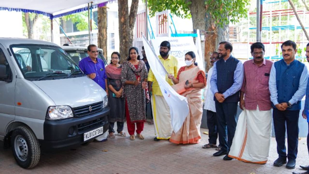 ശിശുക്ഷേമ സമിതിക്ക് പുതിയ വാഹനം സമ്മാനിച്ച് എംഎ യൂസഫലി ശിശുക്ഷേമ സമിതിക്ക് പുതിയ വാഹനം സമ്മാനിച്ച് എംഎ യൂസഫലി