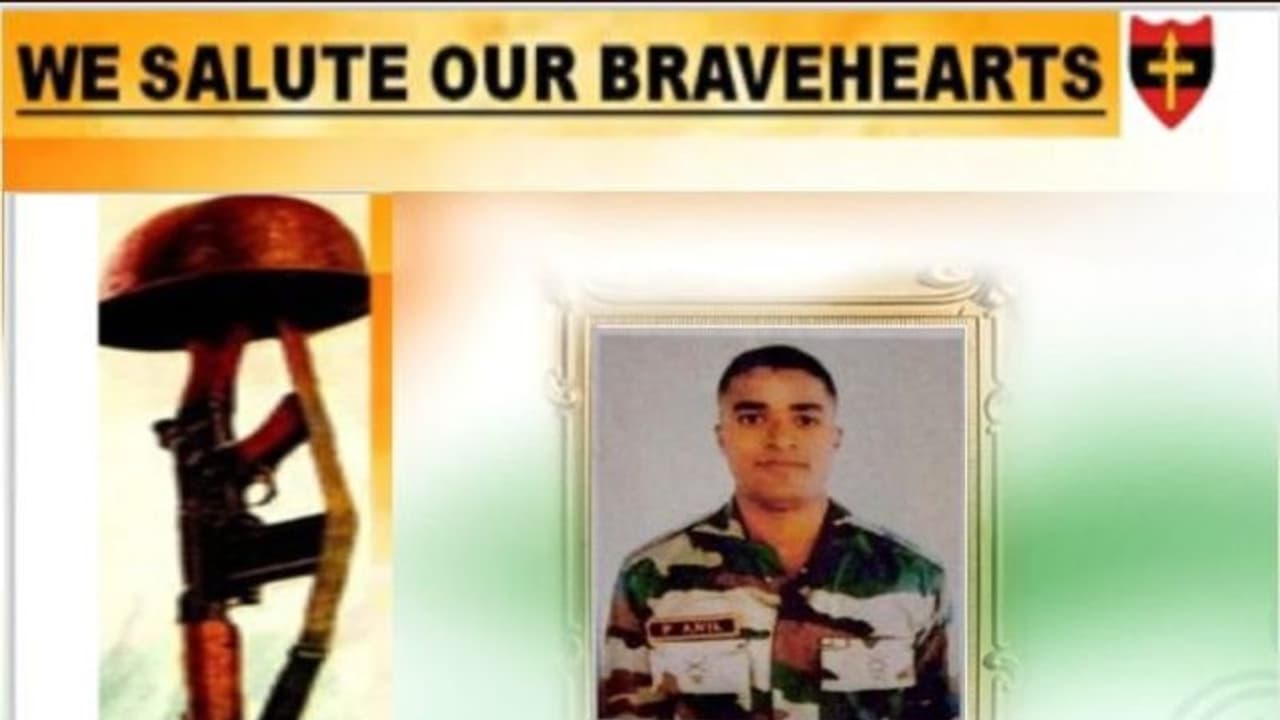 కుప్పకూలిన ఆర్మీ హెలికాప్టర్ లో సిరిసిల్లా వాసి మృతి.. బోయినపల్లి మండలం మల్కాపూర్ లో మిన్నంటిన రోదనలు కుప్పకూలిన ఆర్మీ హెలికాప్టర్ లో సిరిసిల్లా వాసి మృతి.. బోయినపల్లి మండలం మల్కాపూర్ లో మిన్నంటిన రోదనలు