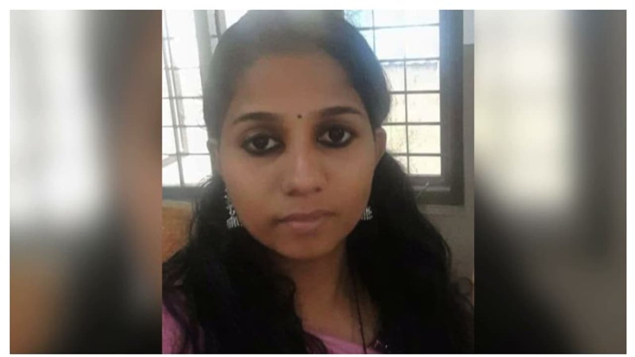 അതിരപ്പിള്ളി തുമ്പൂർമുഴി വനത്തിൽ യുവതിയെ കൊന്ന് തള്ളി; സുഹൃത്ത് അറസ്റ്റിൽ അതിരപ്പിള്ളി തുമ്പൂർമുഴി വനത്തിൽ യുവതിയെ കൊന്ന് തള്ളി; സുഹൃത്ത് അറസ്റ്റിൽ