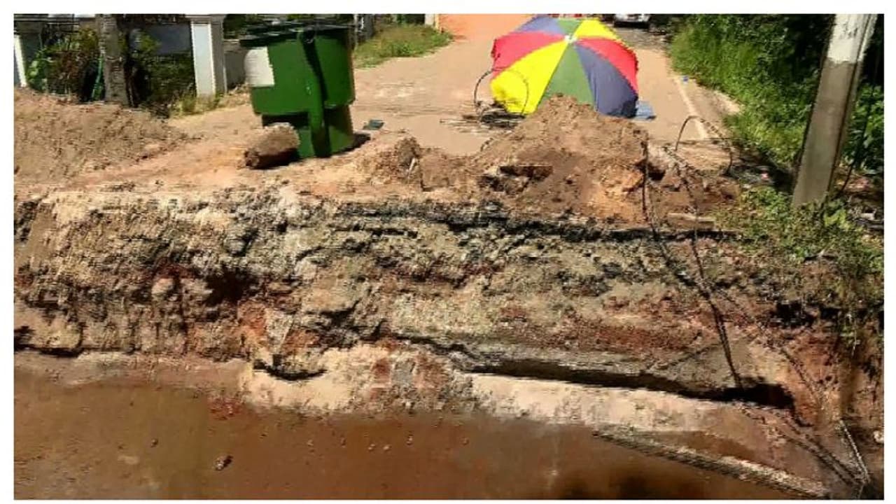 ആലപ്പുഴയിൽ റോഡിലെ കുഴിയിൽ വീണ് സൈക്കിൾ യാത്രക്കാരൻ മരിച്ച സംഭവം: കരാറുകാരനെ ന്യായീകരിച്ച് പിഡബ്ല്യുഡി ആലപ്പുഴയിൽ റോഡിലെ കുഴിയിൽ വീണ് സൈക്കിൾ യാത്രക്കാരൻ മരിച്ച സംഭവം: കരാറുകാരനെ ന്യായീകരിച്ച് പിഡബ്ല്യുഡി