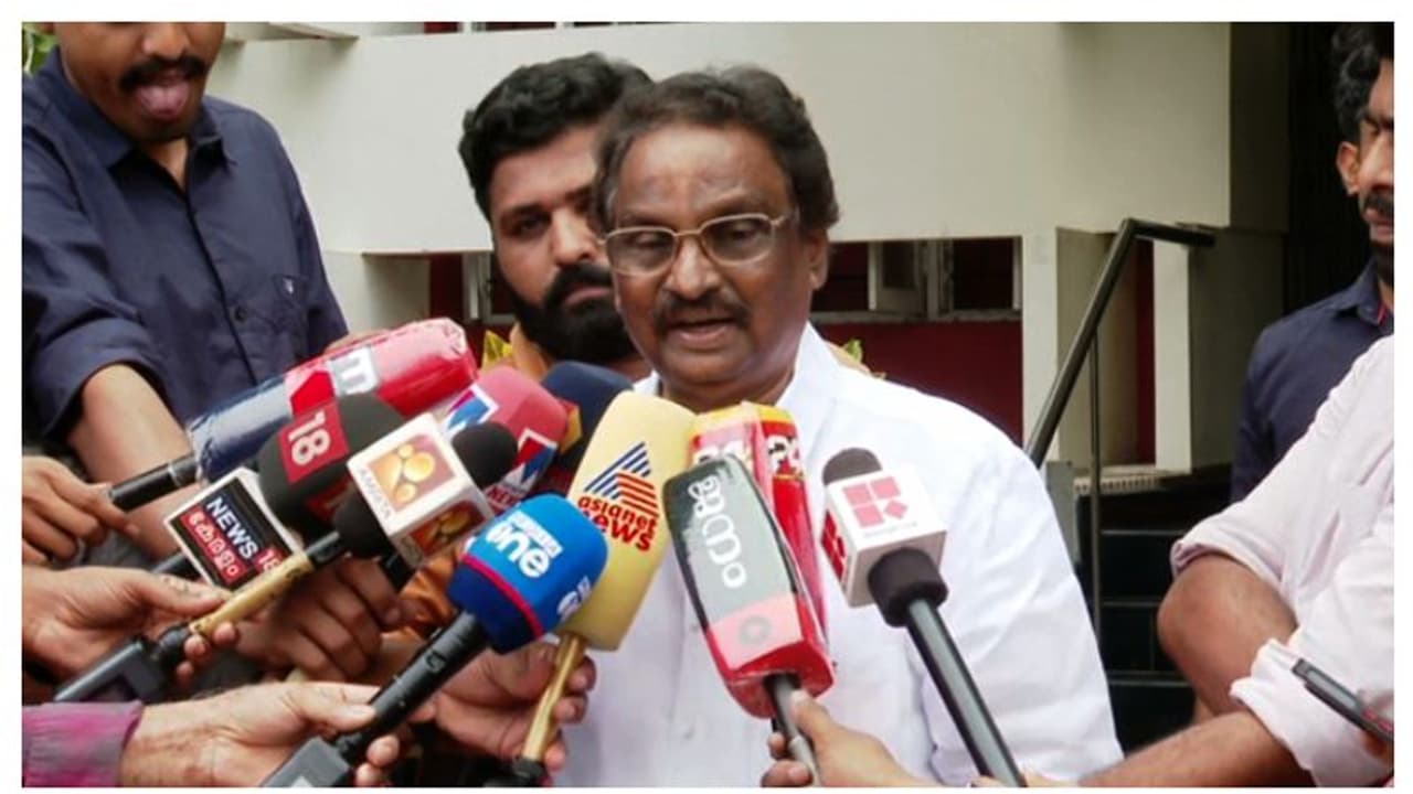 'വിജിലൻസ് അന്വേഷണം ഉള്ളത്കൊണ്ടാണ് മുഖ്യമന്ത്രിയുടെ മൗനം, നിരന്തരം ചോദിച്ചാൽ മറുപടി പറയാൻ മനസ്സില്ല'; എകെ ബാലൻ 'വിജിലൻസ് അന്വേഷണം ഉള്ളത്കൊണ്ടാണ് മുഖ്യമന്ത്രിയുടെ മൗനം, നിരന്തരം ചോദിച്ചാൽ മറുപടി പറയാൻ മനസ്സില്ല'; എകെ ബാലൻ