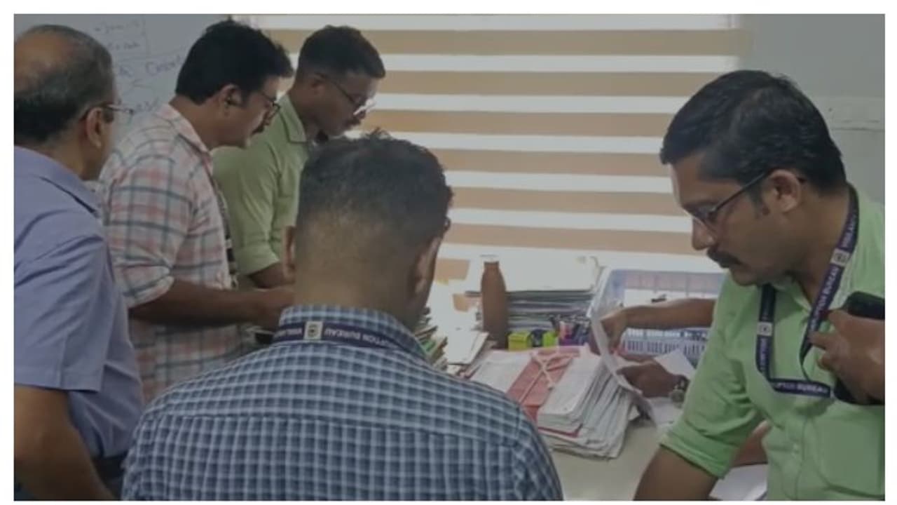 വർക്ക് ഷോപ്പ് പെർമിറ്റിന് കൈക്കൂലി; മലപ്പുറത്ത് എഞ്ചിനീയറെ വിജിലൻസ് കൈയ്യൊടെ പിടികൂടി