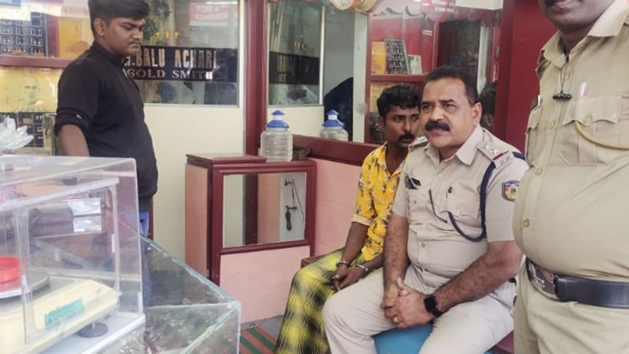 കോതമംഗലത്തെ സ്വര്‍ണ മോഷണക്കേസ്, എട്ട് മാസത്തിന് ശേഷം മൂന്നാറില്‍ നിന്ന് തൊണ്ടിമുതല്‍ കണ്ടെത്തി