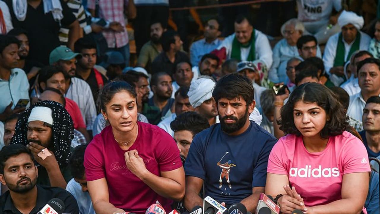 ഗുസ്തിതാരങ്ങളുടെ സമരം; ബിജെപിയുടെ ഒരു വനിത നേതാവ് പോലും വിളിച്ചില്ല; പിന്തുണ തേടി എംപിമാർക്ക് കത്തയക്കും