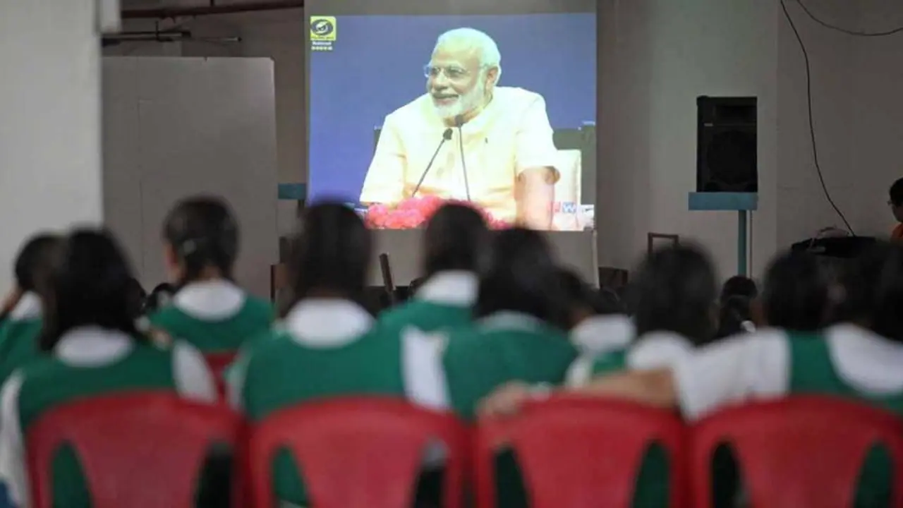ಮೋದಿ ಮನ್ ಕೀ ಬಾತ್ ಕೇಳದ ಮಕ್ಕಳಿಗೆ ದಂಡದ ಬರೆ ಹಾಕಿದ ಶಾಲಾ ಆಡಳಿತ! ಮೋದಿ ಮನ್ ಕೀ ಬಾತ್ ಕೇಳದ ಮಕ್ಕಳಿಗೆ ದಂಡದ ಬರೆ ಹಾಕಿದ ಶಾಲಾ ಆಡಳಿತ!