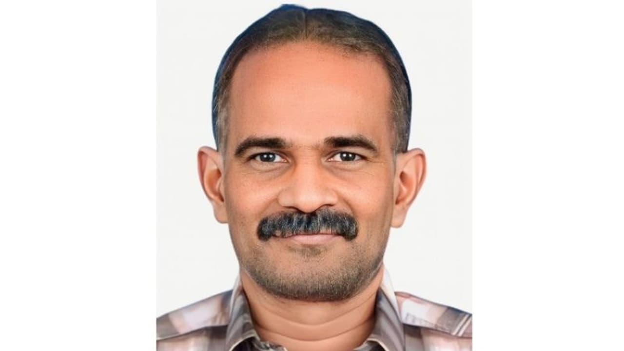 ജോലിയുമായി ബന്ധപ്പെട്ട് കുവൈത്തില് നിന്ന് സൗദിയിലെത്തിയ പ്രവാസി മലയാളി വാഹനാപകടത്തില് മരിച്ചു ജോലിയുമായി ബന്ധപ്പെട്ട് കുവൈത്തില് നിന്ന് സൗദിയിലെത്തിയ പ്രവാസി മലയാളി വാഹനാപകടത്തില് മരിച്ചു