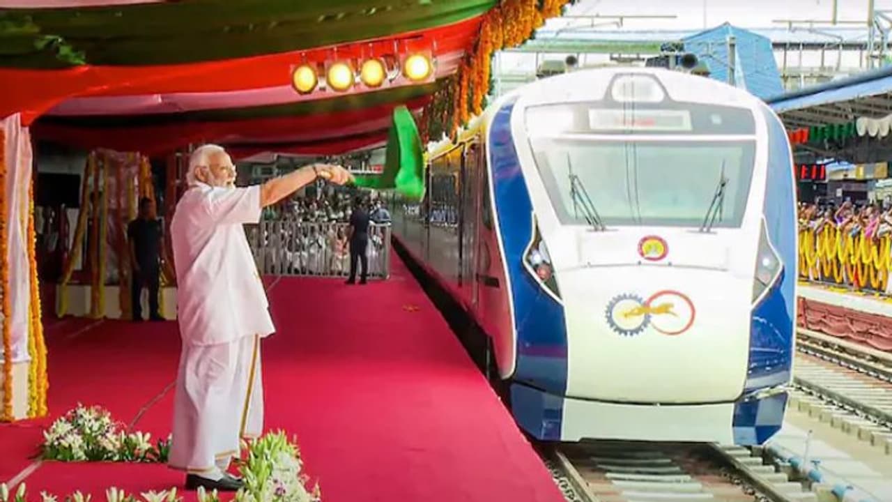 ಈಶಾನ್ಯ ಭಾರತಕ್ಕೂ ಸಿಕ್ತು ವಂದೇ ಭಾರತ್ ರೈಲು: ದೇಶದ 18ನೇ ಸೆಮಿ ಹೈ ಸ್ಪೀಡ್ ಟ್ರೈನಿಗೆ ಪ್ರಧಾನಿ ಮೋದಿ ಚಾಲನೆ ಈಶಾನ್ಯ ಭಾರತಕ್ಕೂ ಸಿಕ್ತು ವಂದೇ ಭಾರತ್ ರೈಲು: ದೇಶದ 18ನೇ ಸೆಮಿ ಹೈ ಸ್ಪೀಡ್ ಟ್ರೈನಿಗೆ ಪ್ರಧಾನಿ ಮೋದಿ ಚಾಲನೆ