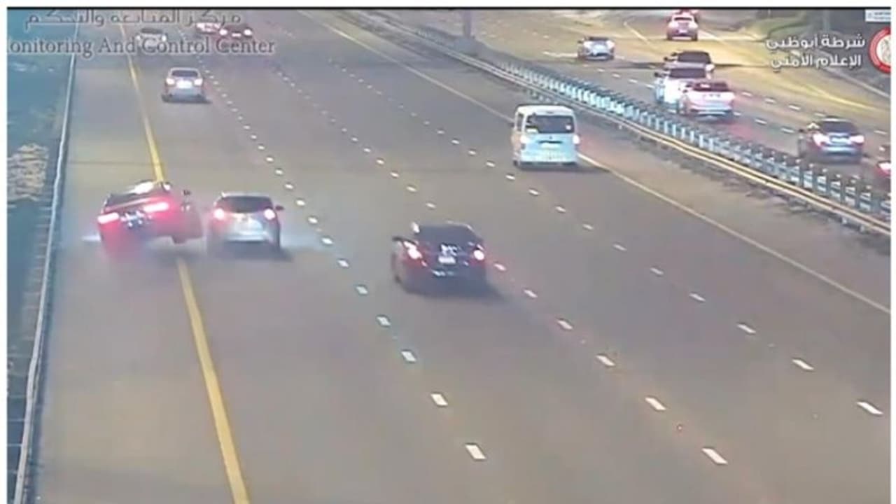 റോഡിലെ അഭ്യാസ പ്രകടനങ്ങള്ക്ക് വലിയ വില കൊടുക്കേണ്ടിവരും; അപകട വീഡിയോ പുറത്തുവിട്ട് പൊലീസ് റോഡിലെ അഭ്യാസ പ്രകടനങ്ങള്ക്ക് വലിയ വില കൊടുക്കേണ്ടിവരും; അപകട വീഡിയോ പുറത്തുവിട്ട് പൊലീസ്