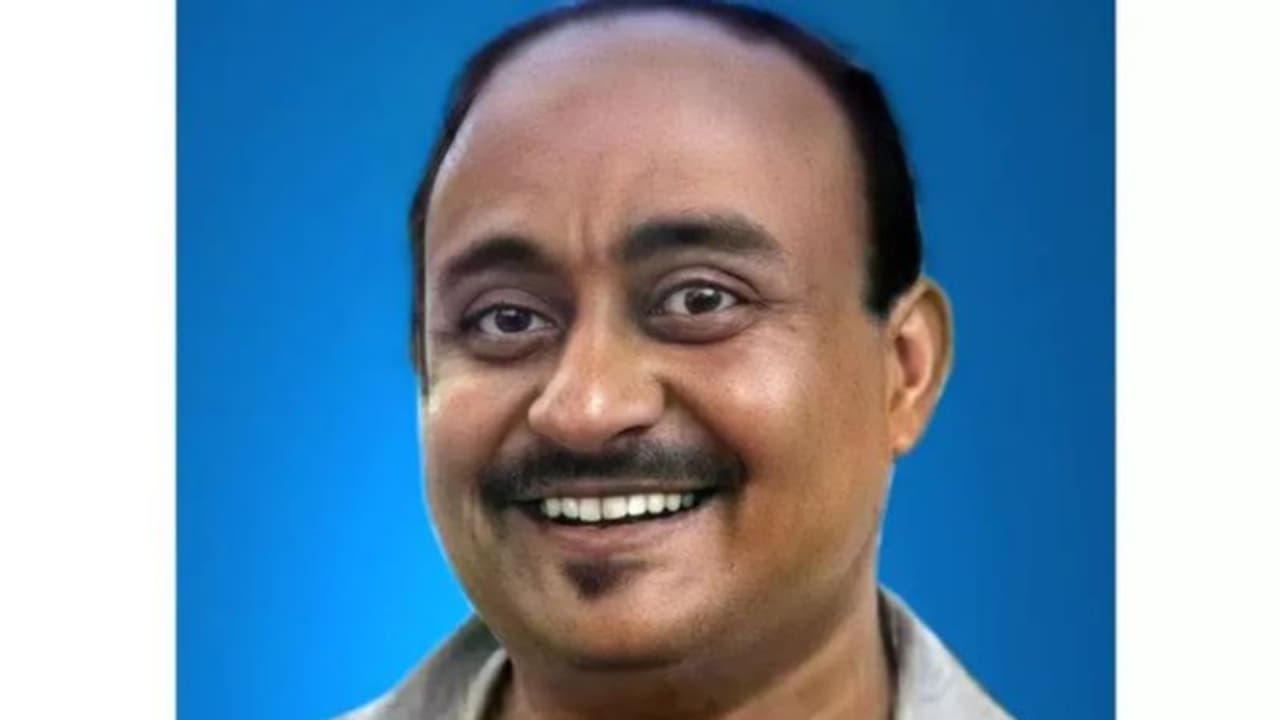 ഹൃദയാഘാതത്തെ തുടര്ന്ന് ആശുപത്രിയിലേക്ക് കൊണ്ടുപോകുന്നതിനിടെ പ്രവാസി മലയാളി മരിച്ചു ഹൃദയാഘാതത്തെ തുടര്ന്ന് ആശുപത്രിയിലേക്ക് കൊണ്ടുപോകുന്നതിനിടെ പ്രവാസി മലയാളി മരിച്ചു