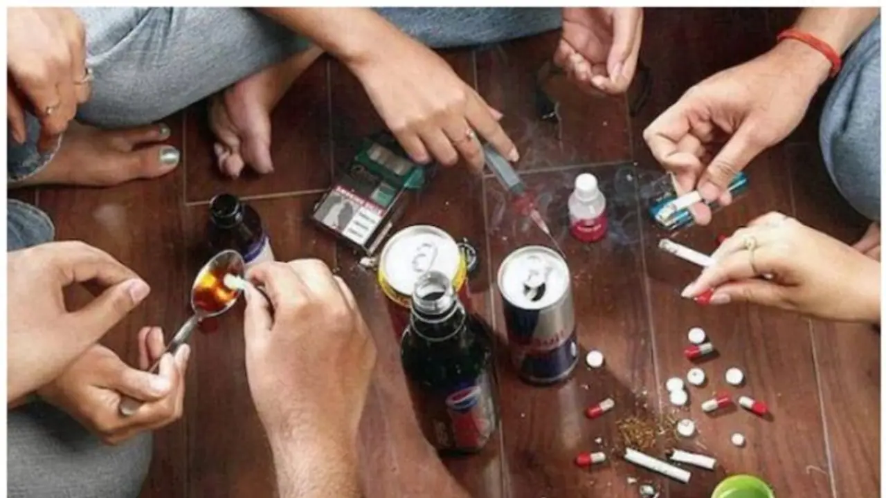 സിനിമയിലെ ലഹരി ഉപയോഗം; അന്വേഷണം ചെറുസംഘങ്ങളെ കേന്ദ്രീകരിച്ച്, വലയിൽ കുരുങ്ങുന്നത് ചെറിയ മീനുകൾ മാത്രം സിനിമയിലെ ലഹരി ഉപയോഗം; അന്വേഷണം ചെറുസംഘങ്ങളെ കേന്ദ്രീകരിച്ച്, വലയിൽ കുരുങ്ങുന്നത് ചെറിയ മീനുകൾ മാത്രം