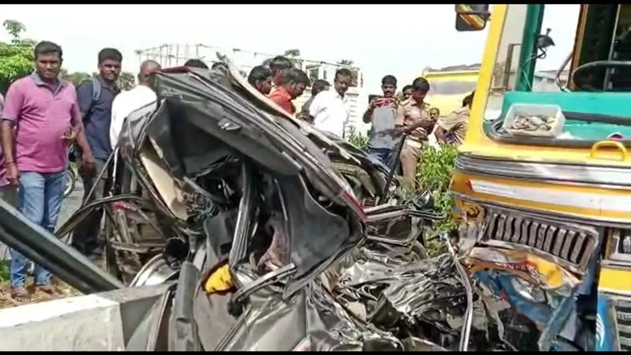 சேலத்தில் லாரி, கார் மோதி கோர விபத்து; இருவர் கவலைக்கிடம், 3 பேர் காயம் சேலத்தில் லாரி, கார் மோதி கோர விபத்து; இருவர் கவலைக்கிடம், 3 பேர் காயம்