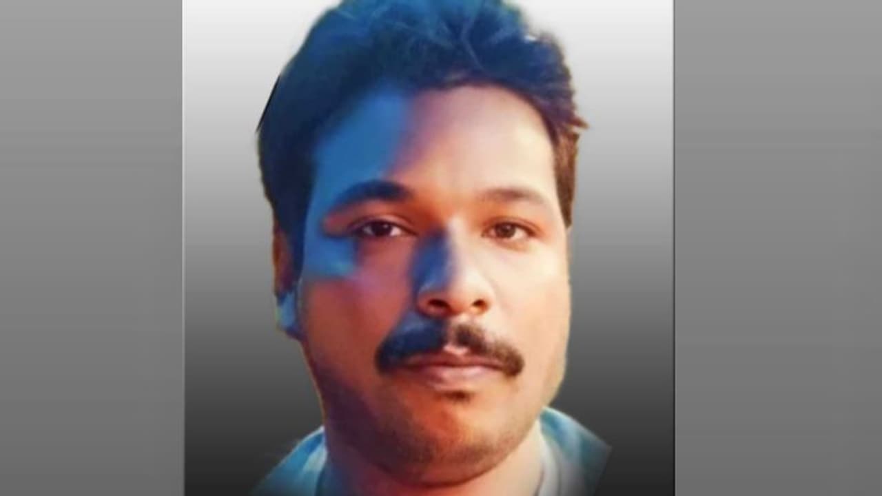 പൊതുകിണറിന്റെ ആൾമറയിൽ രാത്രി കൂട്ടുകാർക്കൊപ്പം ഇരിക്കവെ അപകടം; കൈതെറ്റി വീണ യുവാവിന്റെ ജീവൻ രക്ഷിക്കാനായില്ല പൊതുകിണറിന്റെ ആൾമറയിൽ രാത്രി കൂട്ടുകാർക്കൊപ്പം ഇരിക്കവെ അപകടം; കൈതെറ്റി വീണ യുവാവിന്റെ ജീവൻ രക്ഷിക്കാനായില്ല