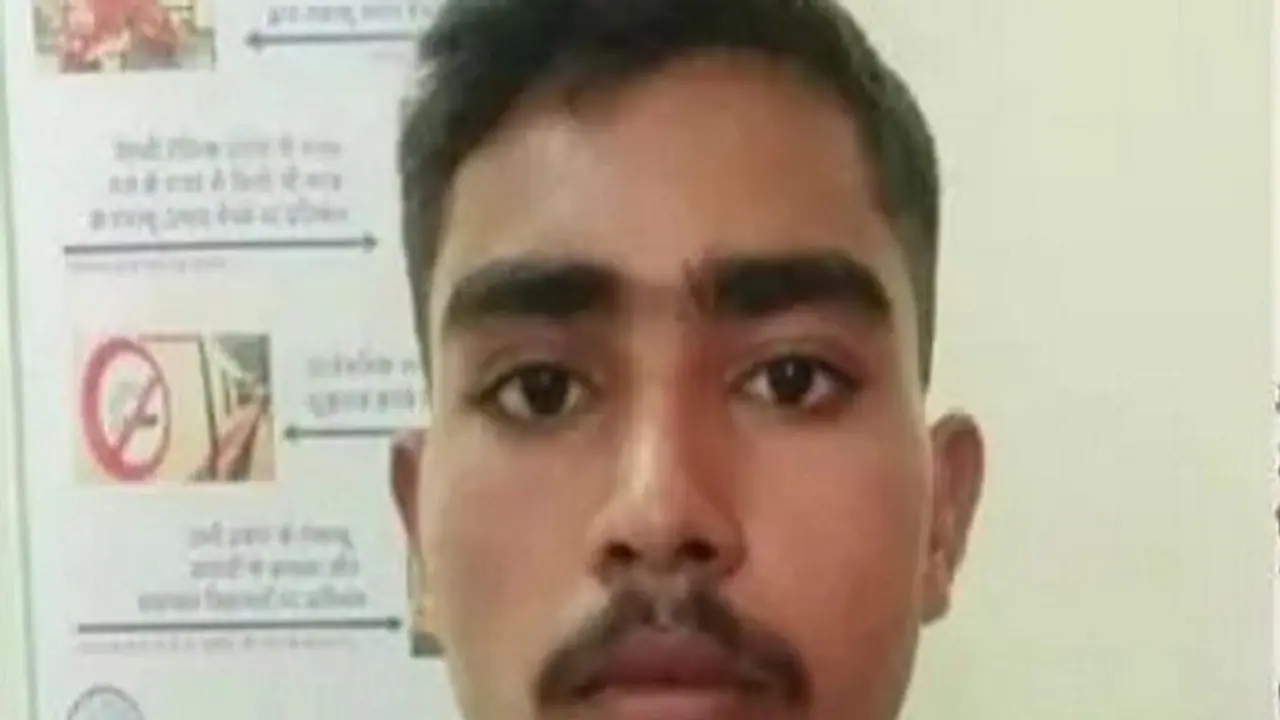 13,000ಕ್ಕೂ ಹೆಚ್ಚು ವಿದ್ಯಾರ್ಥಿಗಳನ್ನು ಹಿಂದಿಕ್ಕಿ 12ನೇ ತರಗತಿ ಸಂಸ್ಕೃತ ಮಂಡಳಿಯಲ್ಲಿ ಟಾಪರ್ ಆದ ಮುಸ್ಲಿಂ ಹುಡುಗ