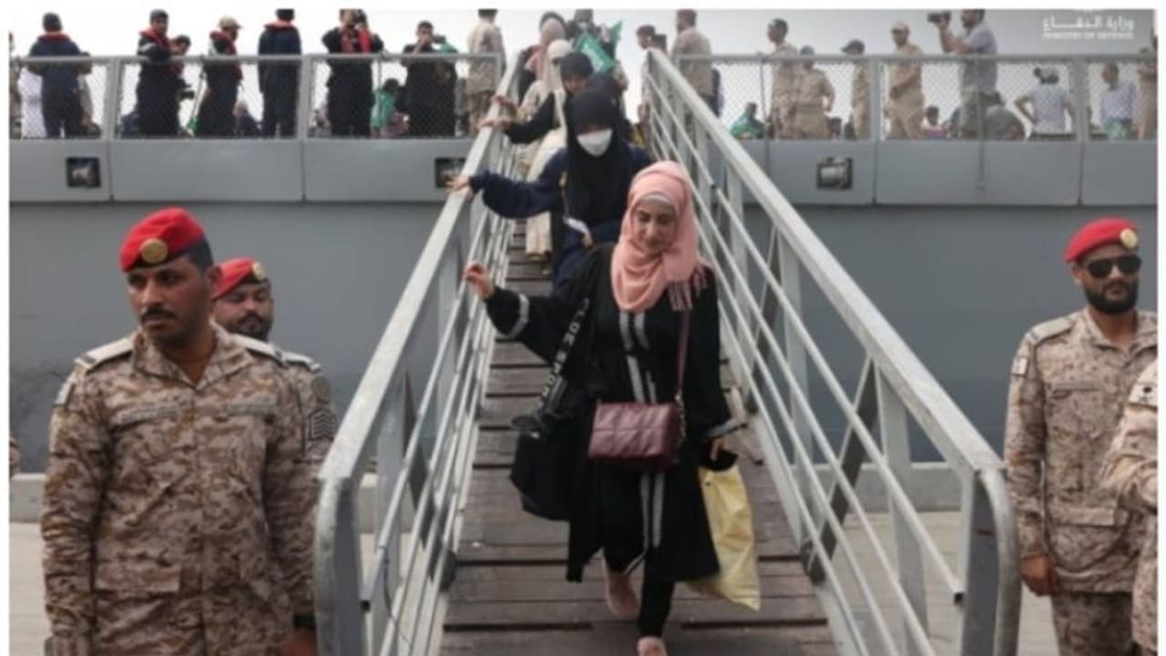 സുഡാനിൽ നിന്ന് സൗദി അറേബ്യ 7839 പേരെ രക്ഷപ്പെടുത്തി