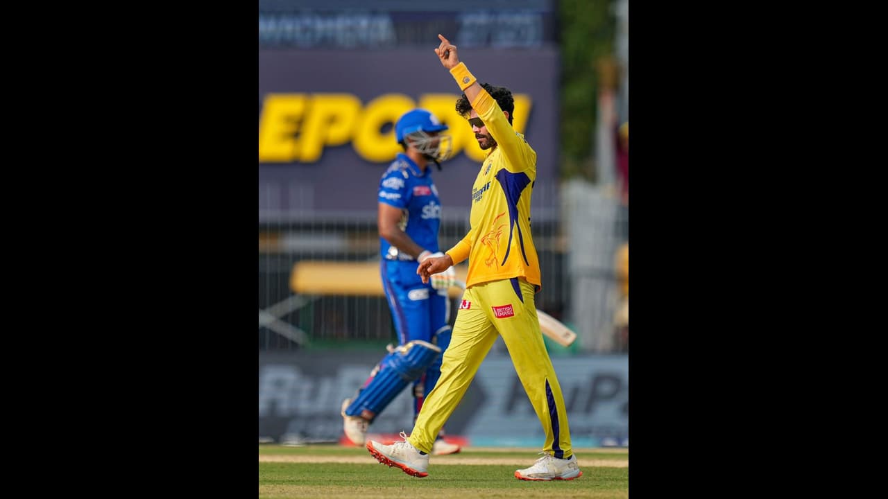 ജഡേജയുടെ പന്തില് സൂര്യ പുറത്തായതിന് പിന്നാലെ മുംബൈയുടെ മുറിവില് മുളകുപുരട്ടുന്ന ട്വീറ്റുമായി ചെന്നൈ ജഡേജയുടെ പന്തില് സൂര്യ പുറത്തായതിന് പിന്നാലെ മുംബൈയുടെ മുറിവില് മുളകുപുരട്ടുന്ന ട്വീറ്റുമായി ചെന്നൈ