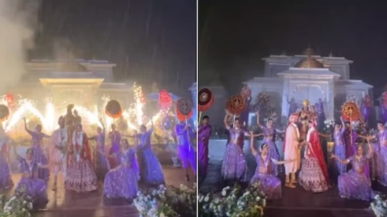 സിനിമാപാട്ട് രംഗങ്ങളിലെന്ന പോലെ ഒരു വിവാഹം; നടന്നത് ഇതാണ്... സിനിമാപാട്ട് രംഗങ്ങളിലെന്ന പോലെ ഒരു വിവാഹം; നടന്നത് ഇതാണ്...