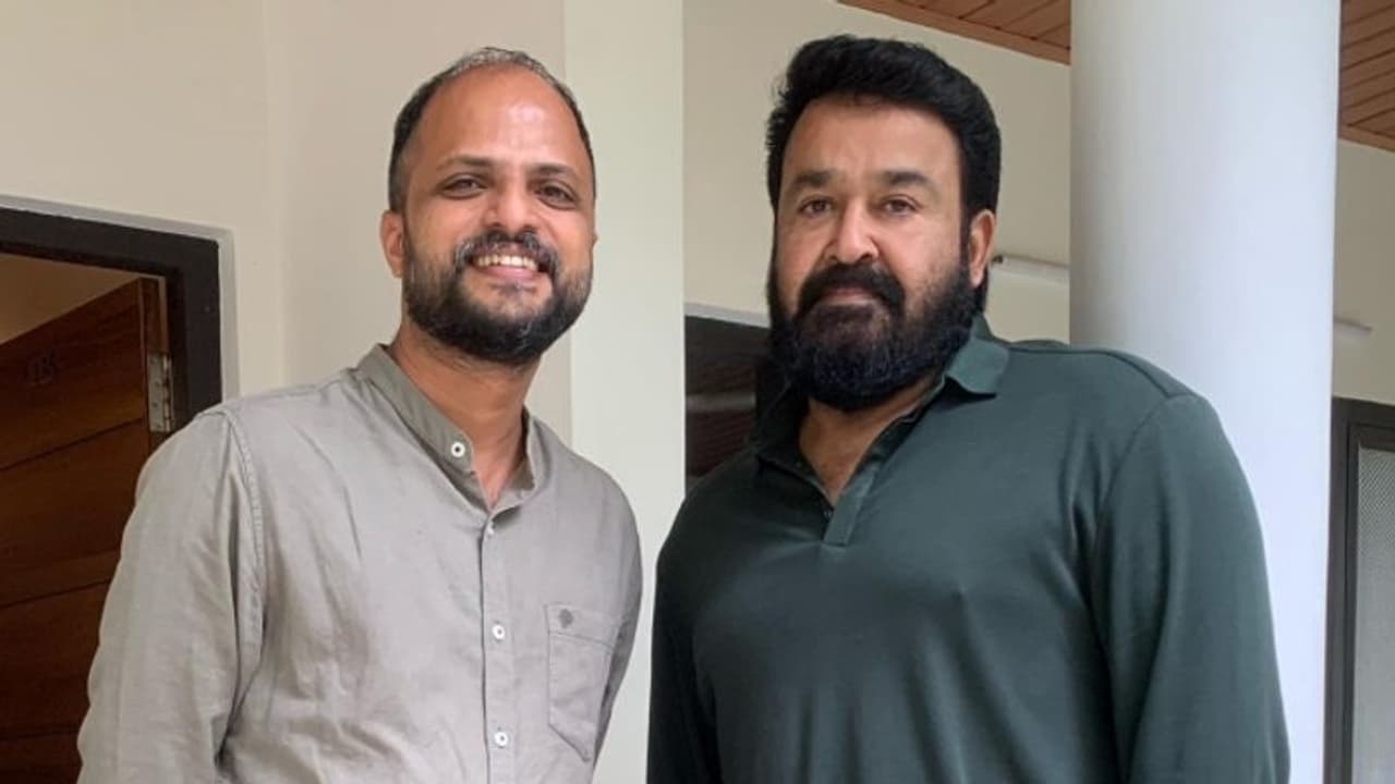 മോഹന്‍ലാലിനൊപ്പമുള്ള ചിത്രം പങ്കുവച്ച് ജൂഡ്; സര്‍പ്രൈസ് ഉണ്ടാവുമോ എന്ന് ആരാധകര്‍