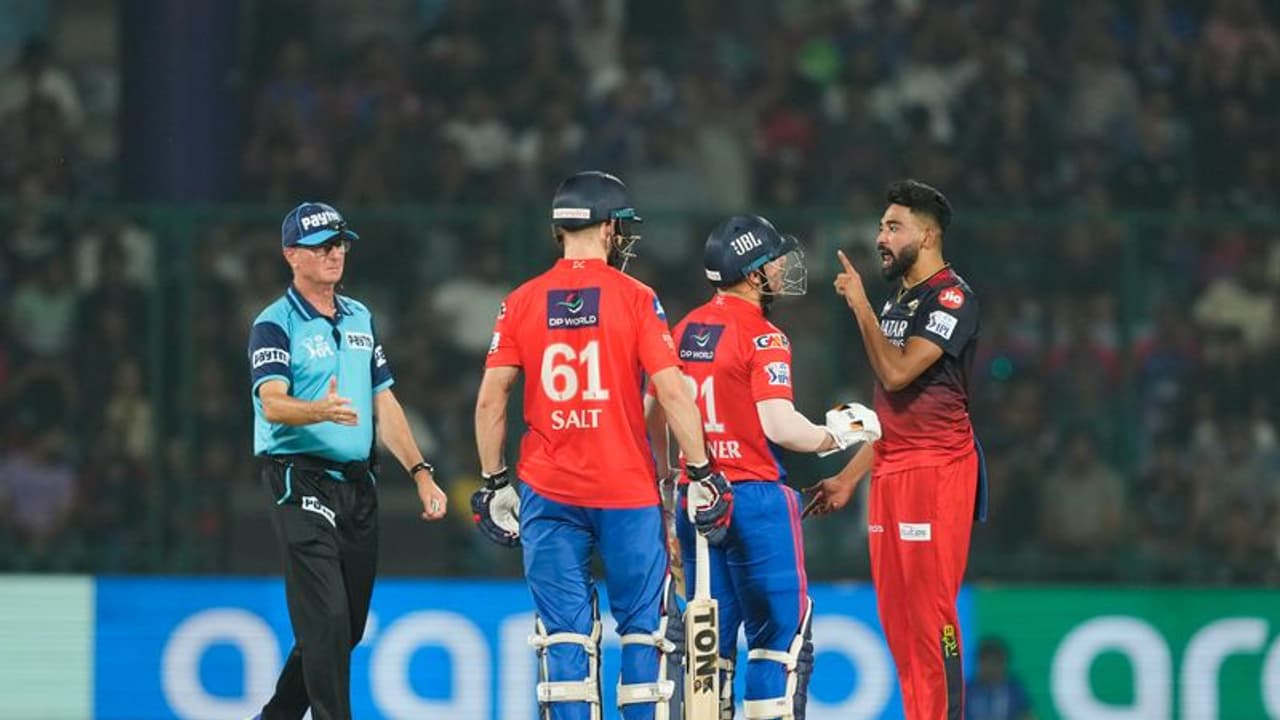 ആദ്യം ഫില് സാള്ട്ടിനെ ചൊറിഞ്ഞ് അടിമേടിച്ചു, പക്ഷെ മത്സരഷശേഷം ആരാധകരുടെ ഹൃദയം തൊട്ട് മുഹമ്മദ് സിറാജ് വീഡിയോ ആദ്യം ഫില് സാള്ട്ടിനെ ചൊറിഞ്ഞ് അടിമേടിച്ചു, പക്ഷെ മത്സരഷശേഷം ആരാധകരുടെ ഹൃദയം തൊട്ട് മുഹമ്മദ് സിറാജ് വീഡിയോ