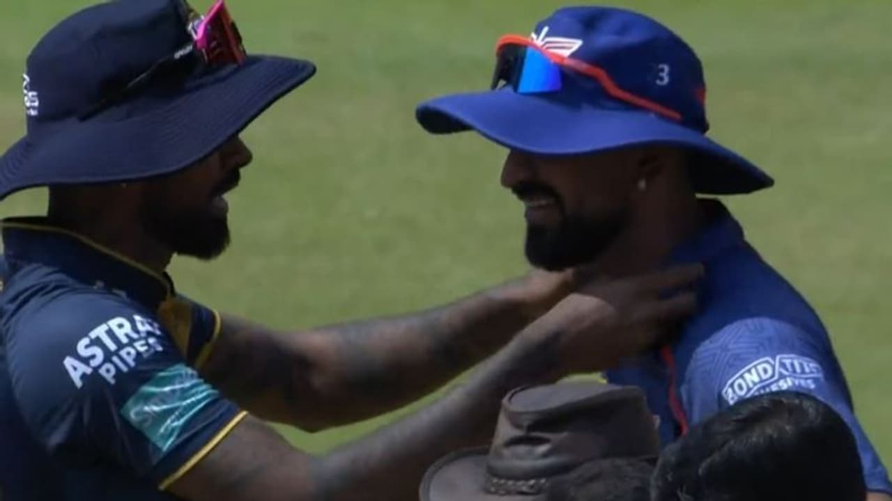 'ನಮ್ಮ ತಂದೆ ಈಗ ಹೆಮ್ಮೆ ಪಡುತ್ತಿರಬಹುದು': ಸಹೋದರರ ಸವಾಲಿನ ಬಗ್ಗೆ ಹಾರ್ದಿಕ್ ಪಾಂಡ್ಯ ಭಾವನಾತ್ಮಕ ಮಾತು 'ನಮ್ಮ ತಂದೆ ಈಗ ಹೆಮ್ಮೆ ಪಡುತ್ತಿರಬಹುದು': ಸಹೋದರರ ಸವಾಲಿನ ಬಗ್ಗೆ ಹಾರ್ದಿಕ್ ಪಾಂಡ್ಯ ಭಾವನಾತ್ಮಕ ಮಾತು