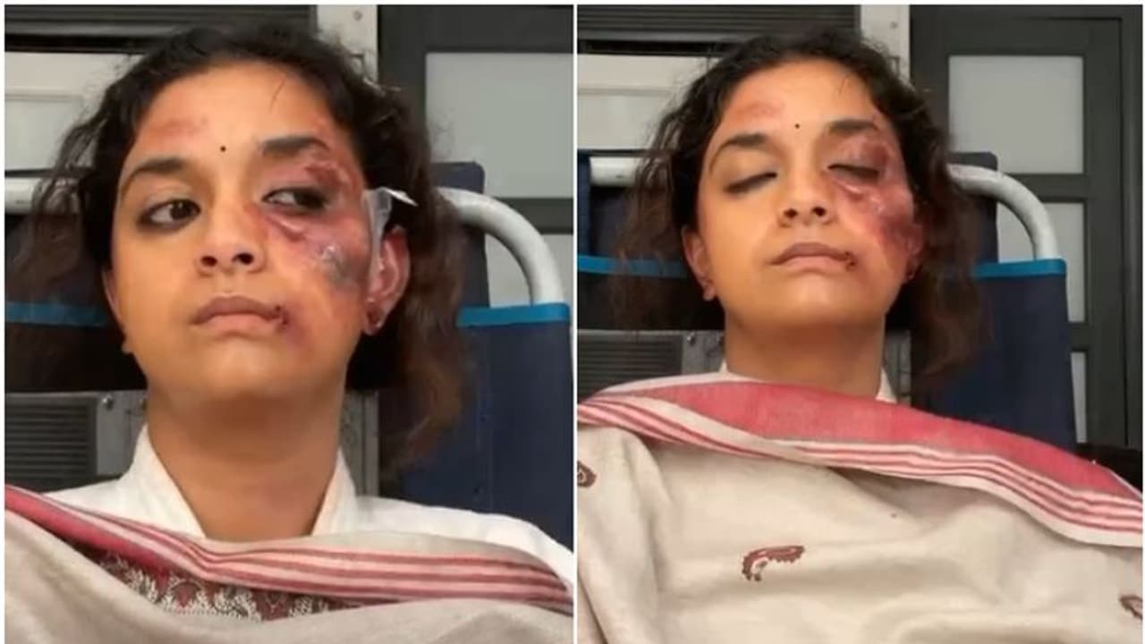 'സാനി കായിദം' ഒന്നാം വാര്ഷികത്തില് 'വ്യത്യസ്തമായ' ചിത്രങ്ങള് പങ്കുവച്ച് കീര്ത്തി 'സാനി കായിദം' ഒന്നാം വാര്ഷികത്തില് 'വ്യത്യസ്തമായ' ചിത്രങ്ങള് പങ്കുവച്ച് കീര്ത്തി