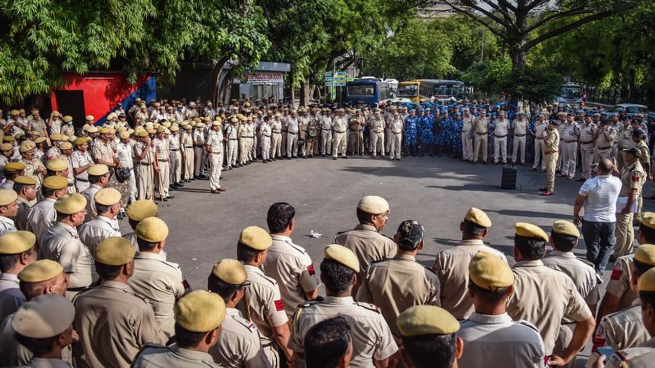Wrestlers vs WFI chief: Delhi Police tightens security as farmers head to support protesting grapplers Wrestlers vs WFI chief: Delhi Police tightens security as farmers head to support protesting grapplers