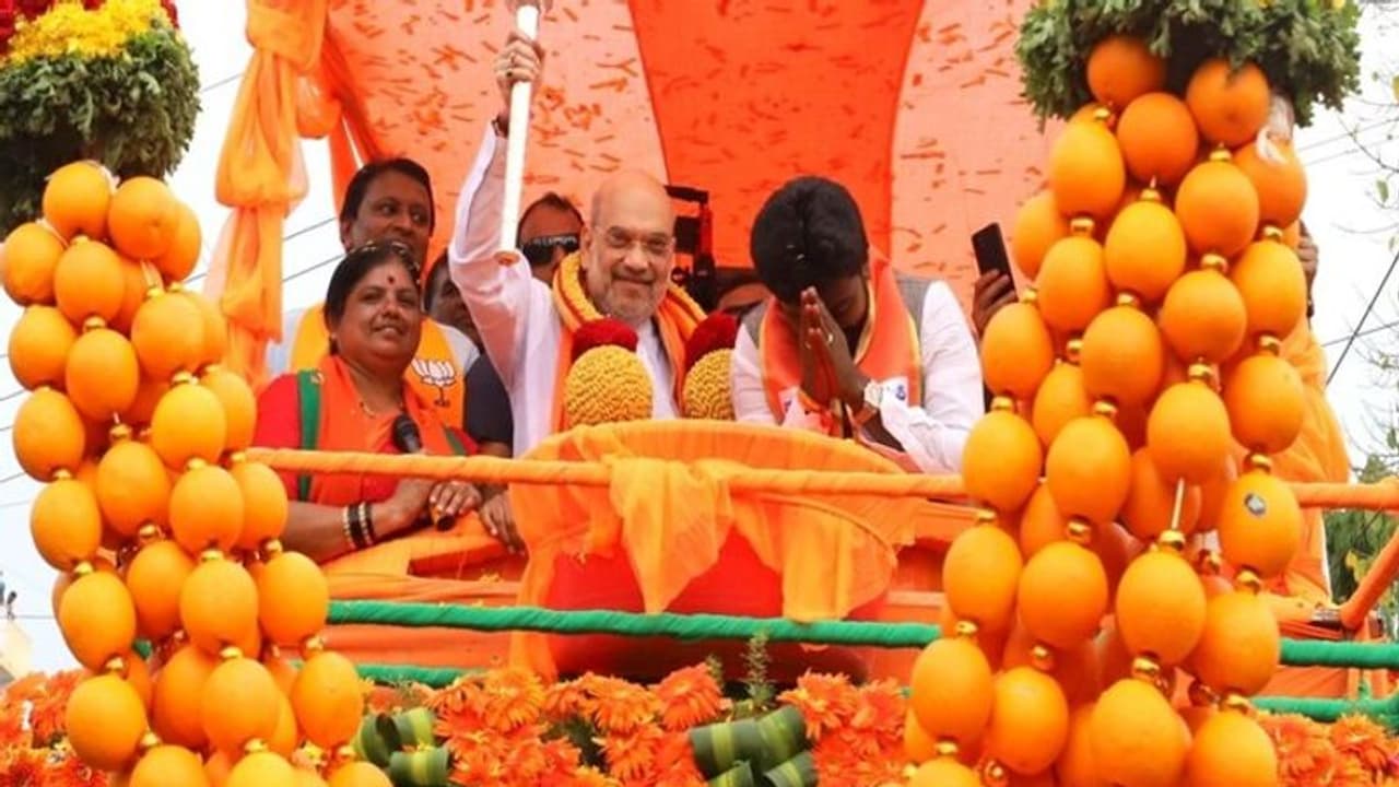 బజరంగ్ బలిని ఎన్నికల్లోకి తెచ్చిందే కాంగ్రెస్ .. పీఎఫ్ఐని బ్యాన్ చేస్తామంటే తట్టుకోలేకపోతోంది : అమిత్ షా బజరంగ్ బలిని ఎన్నికల్లోకి తెచ్చిందే కాంగ్రెస్ .. పీఎఫ్ఐని బ్యాన్ చేస్తామంటే తట్టుకోలేకపోతోంది : అమిత్ షా