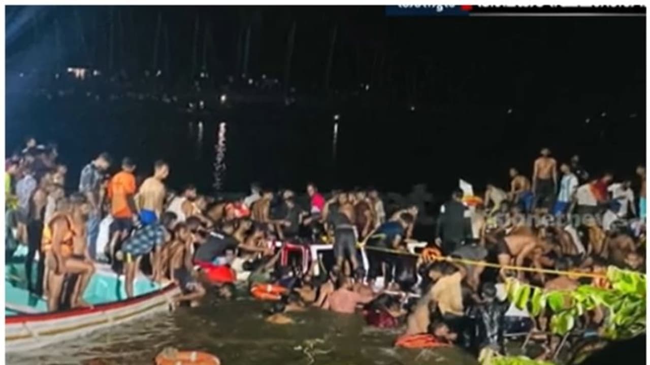 ബോട്ട് പൂർണമായി കരക്കുകയറ്റി, രാത്രി തിരച്ചിൽ നിർത്തി; രാവിലെ കോസ്റ്റൽ ​ഗാർഡും നേവിയുമെത്തും‌‌