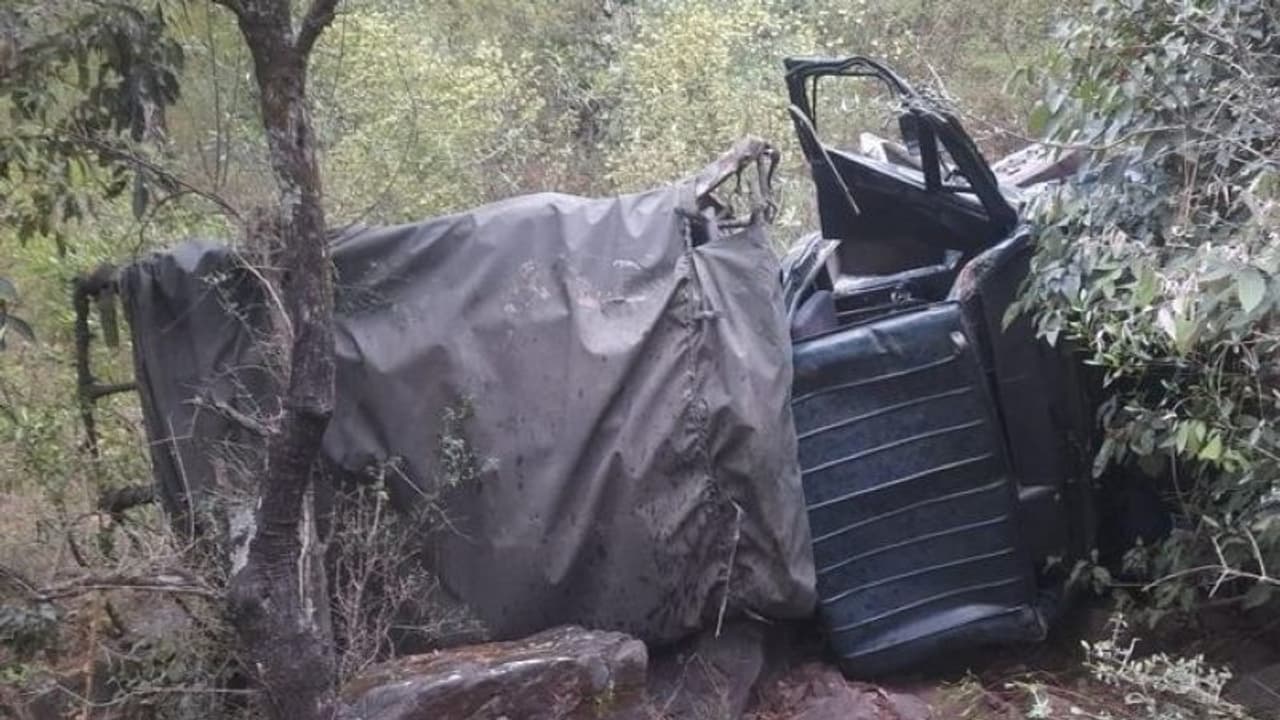 జమ్మూకాశ్మీర్ లోని పూంచ్ లోయలో పడ్డ బీఎస్ఎఫ్ వాహనం.. ఒకరు మృతి జమ్మూకాశ్మీర్ లోని పూంచ్ లోయలో పడ్డ బీఎస్ఎఫ్ వాహనం.. ఒకరు మృతి