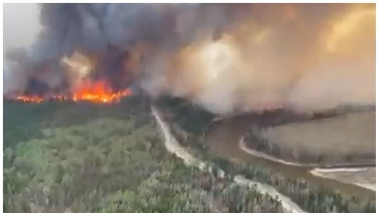 ട്വിറ്ററിലും ആളിക്കത്തി കാനഡയിലെ 'കാട്ടുതീ'; വൈറല് വീഡിയോകള് കാണാം ട്വിറ്ററിലും ആളിക്കത്തി കാനഡയിലെ 'കാട്ടുതീ'; വൈറല് വീഡിയോകള് കാണാം