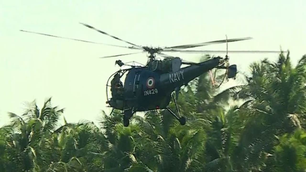 താനൂരിൽ കണ്ടെത്തേണ്ടത് ഒരാളെ? നാവികസേന തിരച്ചിലിനെത്തി; തിരച്ചിലിൽ വെല്ലുവിളി താനൂരിൽ കണ്ടെത്തേണ്ടത് ഒരാളെ? നാവികസേന തിരച്ചിലിനെത്തി; തിരച്ചിലിൽ വെല്ലുവിളി