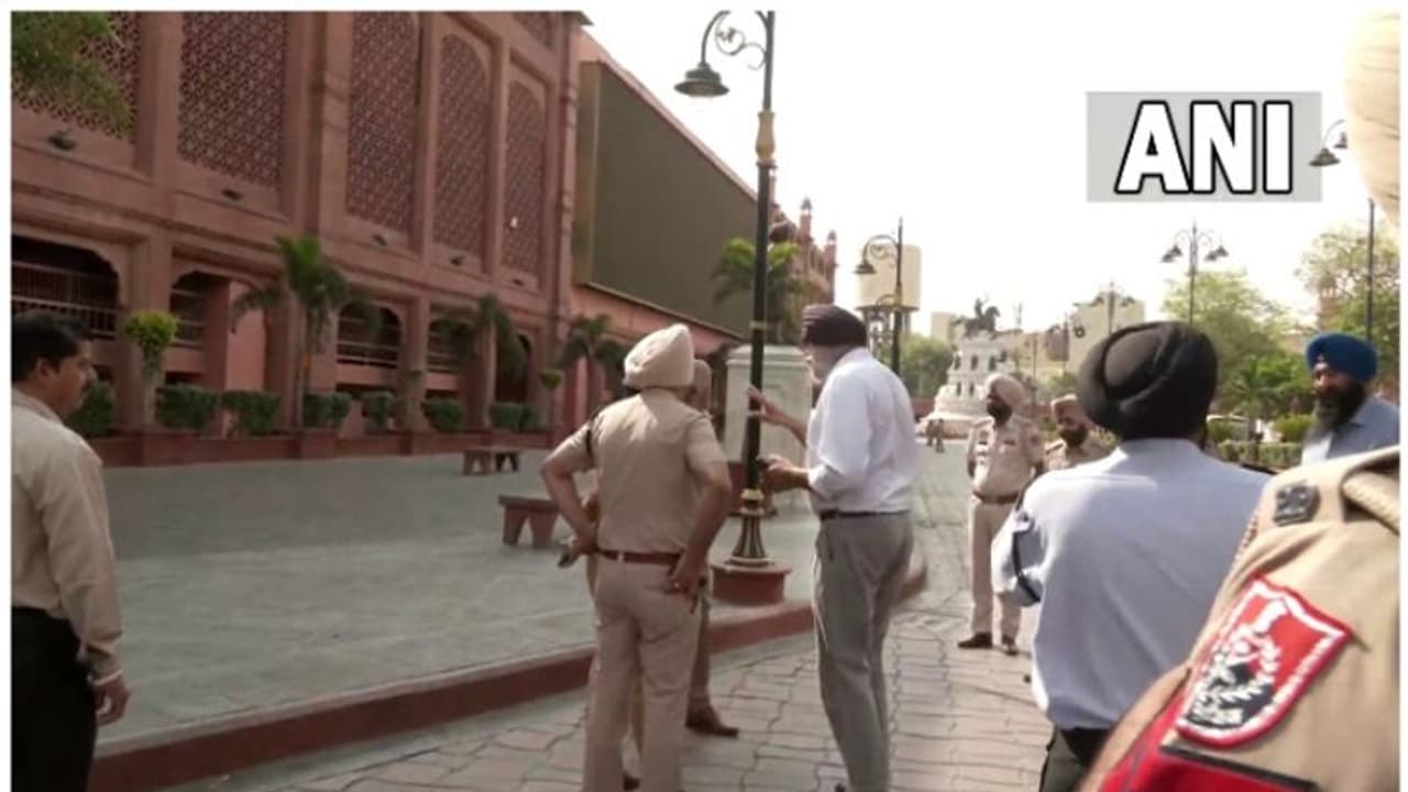 സുവർണക്ഷേത്രത്തിന് സമീപം വീണ്ടും സ്ഫോടനം; ഒരാൾക്ക് പരിക്ക് സുവർണക്ഷേത്രത്തിന് സമീപം വീണ്ടും സ്ഫോടനം; ഒരാൾക്ക് പരിക്ക്