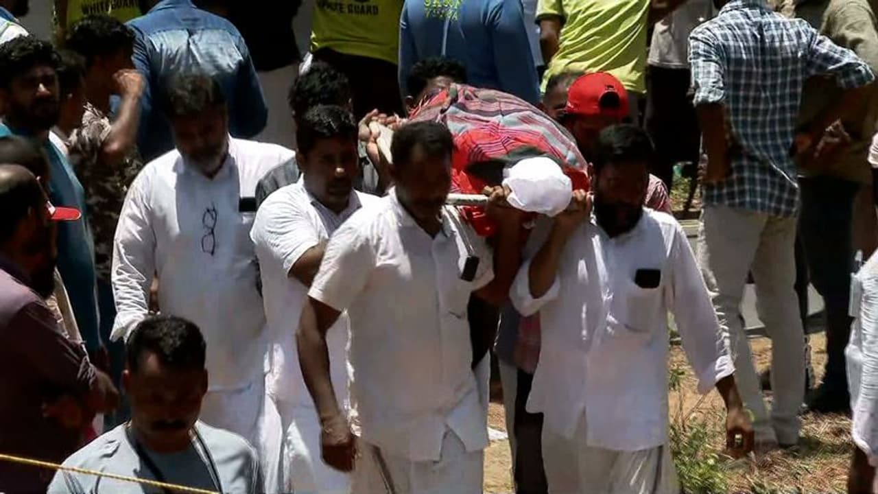 താനൂർ ബോട്ടപകടം: മരിച്ച 15 പേരും കുട്ടികൾ, അഞ്ച് പേർ സ്ത്രീകൾ; രണ്ട് പുരുഷന്മാരും മരിച്ചു: പട്ടിക താനൂർ ബോട്ടപകടം: മരിച്ച 15 പേരും കുട്ടികൾ, അഞ്ച് പേർ സ്ത്രീകൾ; രണ്ട് പുരുഷന്മാരും മരിച്ചു: പട്ടിക