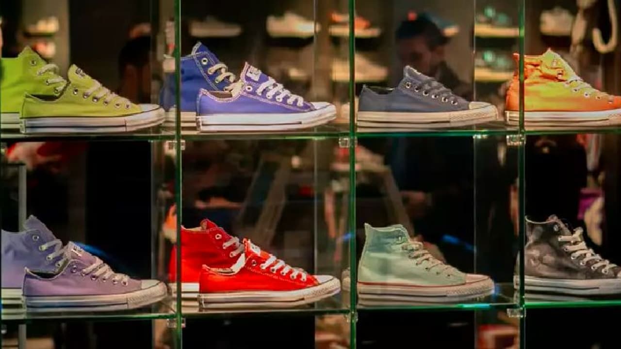 10 ಲಕ್ಷ ಮೌಲ್ಯದ ಕೇವಲ ಬಲಗಾಲಿಗೆ ಧರಿಸುವ 200 ಶೂ ಕದ್ದ ಖದೀಮರು