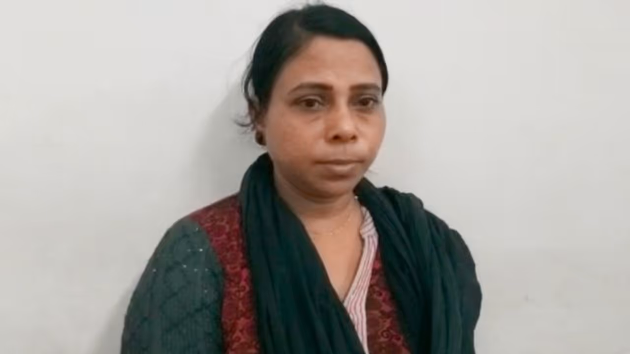 തിരക്കുള്ള സ്ഥലങ്ങളിലെത്തും, കുഞ്ഞുങ്ങളുടെ സ്വർണ്ണം മോഷ്ടിക്കും; ഒരു വയസുകാരിയുടെ പാദസരം കവർന്ന യുവതി പിടിയിൽ തിരക്കുള്ള സ്ഥലങ്ങളിലെത്തും, കുഞ്ഞുങ്ങളുടെ സ്വർണ്ണം മോഷ്ടിക്കും; ഒരു വയസുകാരിയുടെ പാദസരം കവർന്ന യുവതി പിടിയിൽ