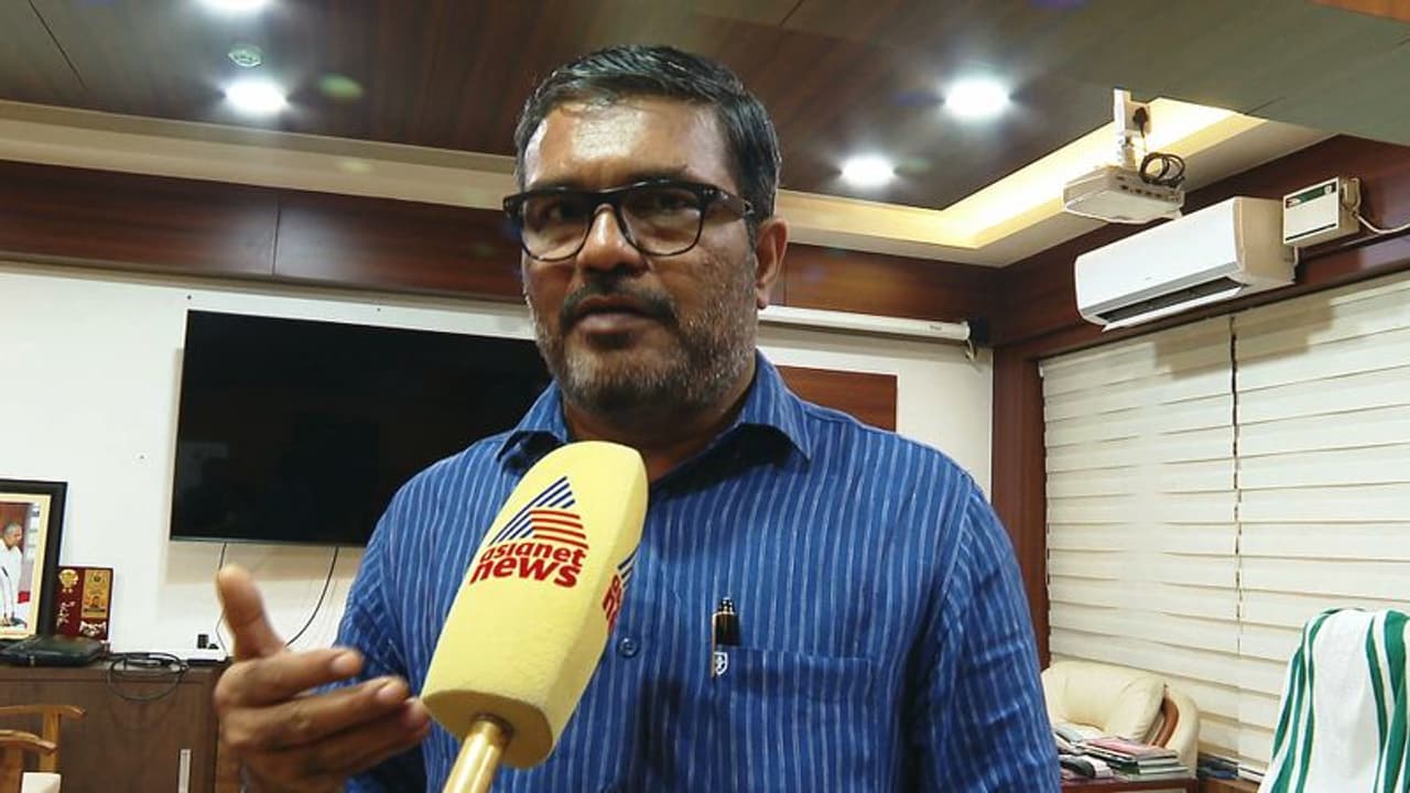 ബ്രഹ്മപുരത്തേക്ക് മാലിന്യം കൊണ്ടുപോകണമെന്ന് ആവശ്യം; അം​ഗീകരിക്കാൻ കഴിയില്ലെന്ന് മന്ത്രി എം ബി രാജേഷ്