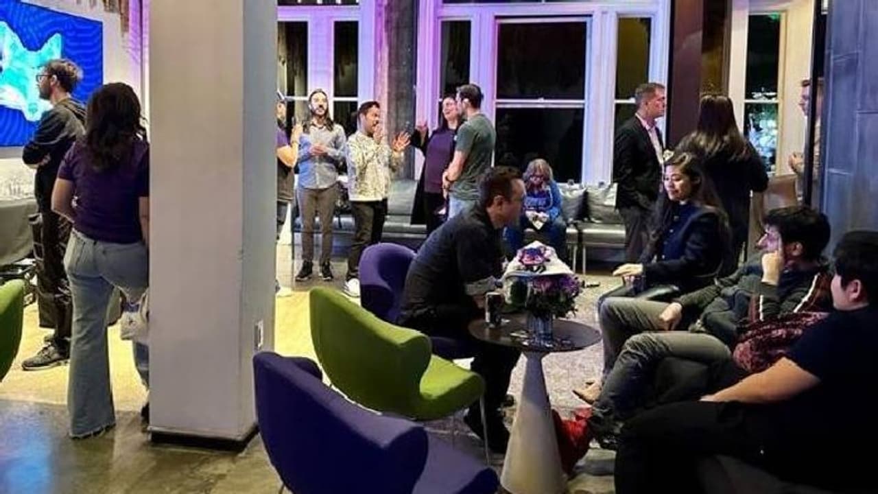 ജീവനക്കാർക്ക് വേണ്ടി ലാവിഷ് പാർട്ടി, പിന്നാലെ പിരിച്ചു വിട്ടത് അമ്പതോളം പേരെ, ഞെട്ടിത്തരിച്ച് ജീവനക്കാർ ജീവനക്കാർക്ക് വേണ്ടി ലാവിഷ് പാർട്ടി, പിന്നാലെ പിരിച്ചു വിട്ടത് അമ്പതോളം പേരെ, ഞെട്ടിത്തരിച്ച് ജീവനക്കാർ