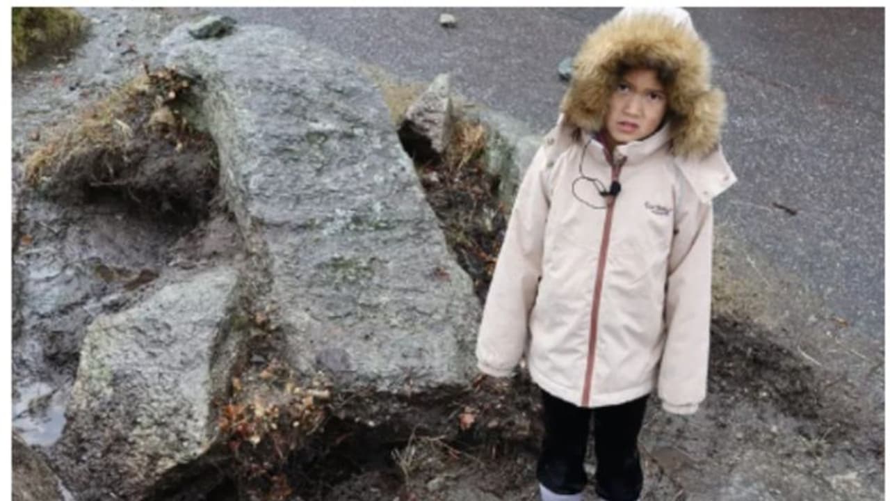 എട്ടാം ക്ലാസുകാരിയുടെ അത്യപൂര്‍വ്വ കണ്ടെത്തല്‍; 3,700 വര്‍ഷം പഴക്കമുള്ള കഠാര ! 