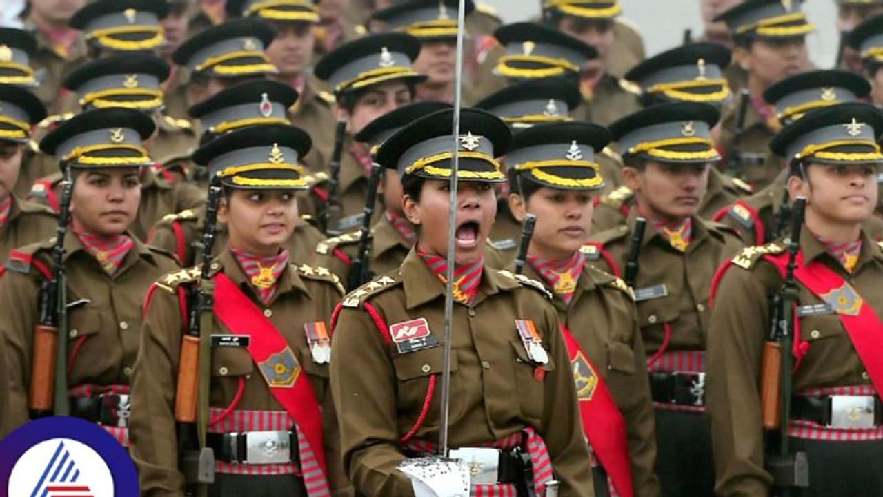 ಗಣರಾಜ್ಯೋತ್ಸವ ಪರೇಡ್ನಲ್ಲಿ ಮೊದಲ ಬಾರಿಗೆ ಮಹಿಳೆಯರಿಂದಲೇ ಪಥಸಂಚಲನ ನಡೆಸಲು ನಿರ್ಧಾರ ಗಣರಾಜ್ಯೋತ್ಸವ ಪರೇಡ್ನಲ್ಲಿ ಮೊದಲ ಬಾರಿಗೆ ಮಹಿಳೆಯರಿಂದಲೇ ಪಥಸಂಚಲನ ನಡೆಸಲು ನಿರ್ಧಾರ