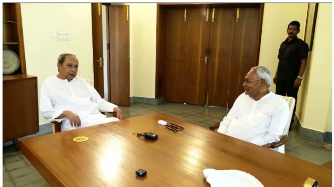 നവീൻ പട്നായിക്കിനെ കണ്ട് നിതീഷ് കുമാർ; സഖ്യം ചർച്ചയായില്ല, സൗഹൃദ കൂടിക്കാഴ്ചയെന്ന് വിശദീകരണം