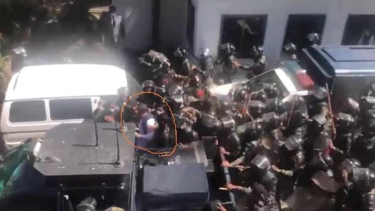 Imran Khan Arrested: பாகிஸ்தான் முன்னாள் பிரதமர் இம்ரான் கான் கைது; இஸ்லாமாபாத்தில் 144 தடை உத்தரவு!! Imran Khan Arrested: பாகிஸ்தான் முன்னாள் பிரதமர் இம்ரான் கான் கைது; இஸ்லாமாபாத்தில் 144 தடை உத்தரவு!!