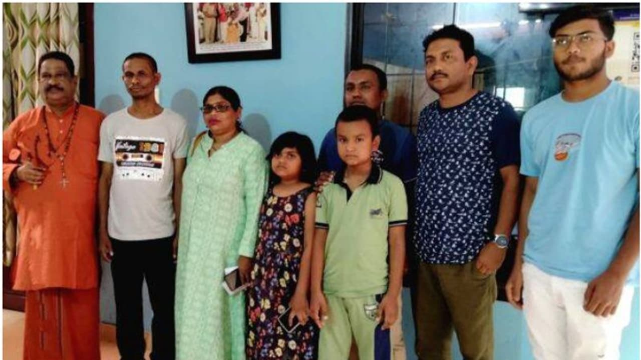 കച്ചവടം തകർന്ന് മനോനില തെറ്റി, നാല് വർഷം കേരളത്തിൽ; ശാന്തിഭവനിൽ മനോനില തിരികെ കിട്ടി, ഉറ്റവരെയും!