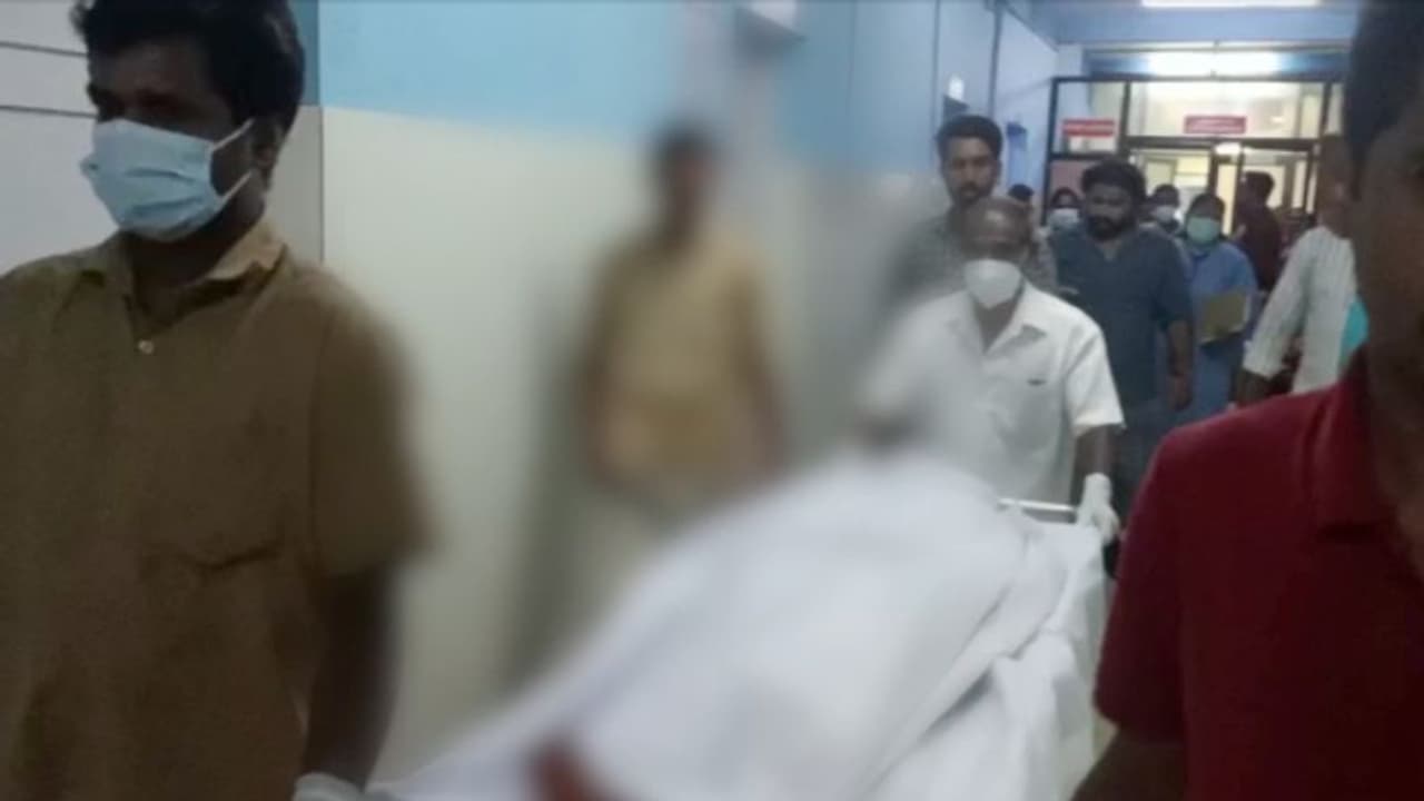 കുടുംബ വഴക്ക്; ഭാര്യയുടെ നെഞ്ചിൽ കത്തികൊണ്ട് കുത്തി, പിന്നാലെ ഭർത്താവ് ട്രെയിന് മുന്നിൽ ചാടി ജീവനൊടുക്കി