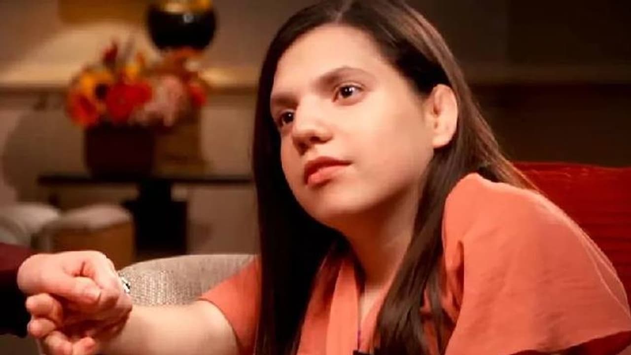 ആറ് വയസുകാരിയാണ് എന്ന് തെറ്റിദ്ധരിച്ച് ദത്തെടുത്തത് 20 കാരിയെ എന്ന് കുടുംബം, നിഷേധിച്ച് യുവതി