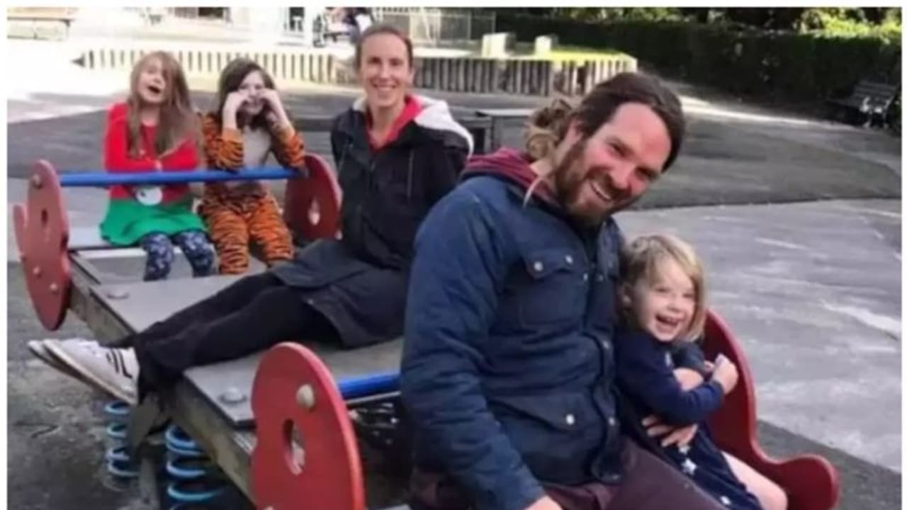 ഇംഗ്ലണ്ടില് നിന്നൊരു അണ്സ്കൂളിംഗ്; 'എഴുത്തും വായനയും എപ്പോള് വേണമെന്ന് അവര് പറയുന്നുവോ അന്ന് പഠിപ്പിക്കും ഇംഗ്ലണ്ടില് നിന്നൊരു അണ്സ്കൂളിംഗ്; 'എഴുത്തും വായനയും എപ്പോള് വേണമെന്ന് അവര് പറയുന്നുവോ അന്ന് പഠിപ്പിക്കും