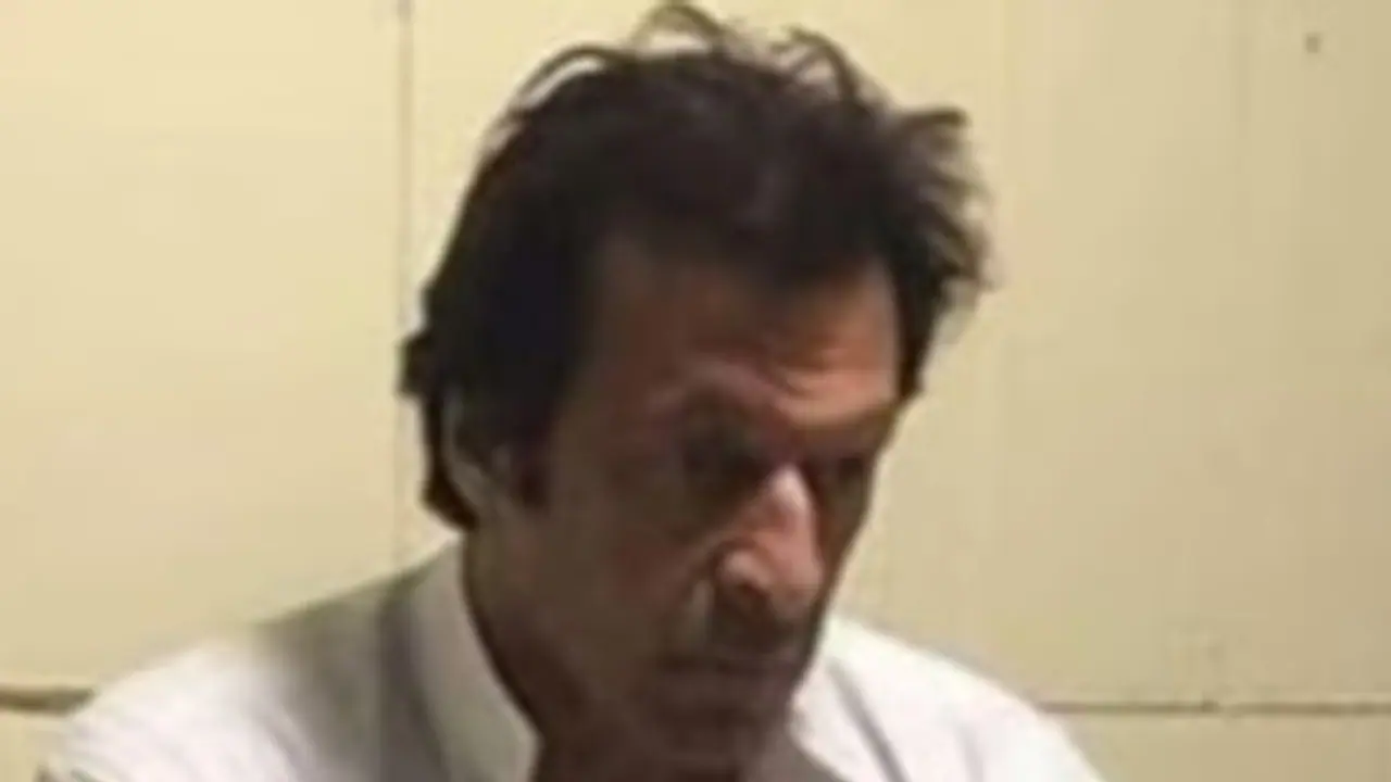 ನನಗೆ ಟಾಯ್ಲೆಟ್ಗೆ ಹೋಗಲೂ ಬಿಡ್ತಿಲ್ಲ; ತೀವ್ರ ಚಿತ್ರಹಿಂಸೆ ನೀಡ್ತಿದ್ದಾರೆ: ಇಮ್ರಾನ್ ಖಾನ್ ನನಗೆ ಟಾಯ್ಲೆಟ್ಗೆ ಹೋಗಲೂ ಬಿಡ್ತಿಲ್ಲ; ತೀವ್ರ ಚಿತ್ರಹಿಂಸೆ ನೀಡ್ತಿದ್ದಾರೆ: ಇಮ್ರಾನ್ ಖಾನ್