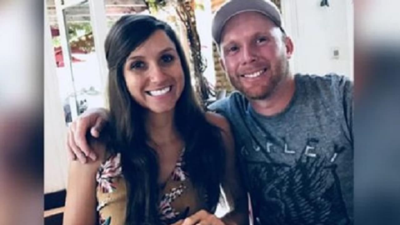 ಪತಿಯ ಸಾವಿನ ನಂತರ ದು:ಖದ ಬಗ್ಗೆ ಪುಸ್ತಕ ಬರೆದ ಮಹಿಳೆ: ಕೊಲೆ ಆರೋಪದ ಮೇಲೆ ಬಂಧಿಸಿದ ಪೊಲೀಸರು! ಪತಿಯ ಸಾವಿನ ನಂತರ ದು:ಖದ ಬಗ್ಗೆ ಪುಸ್ತಕ ಬರೆದ ಮಹಿಳೆ: ಕೊಲೆ ಆರೋಪದ ಮೇಲೆ ಬಂಧಿಸಿದ ಪೊಲೀಸರು!